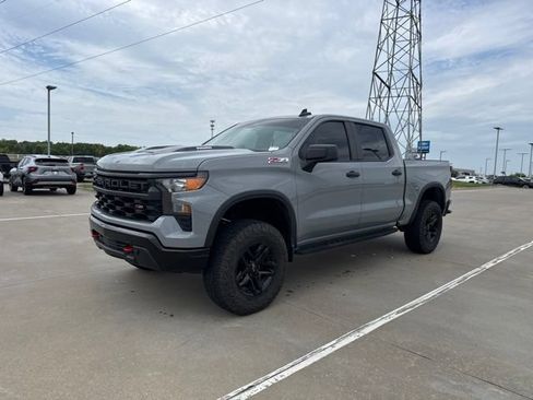 Used 2024 Chevrolet Silverado 1500 Custom Trail Boss AWD/4WD image 2