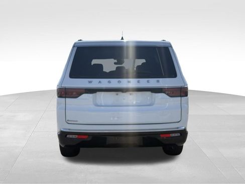 Used 2024 Jeep Wagoneer 4WD image 4