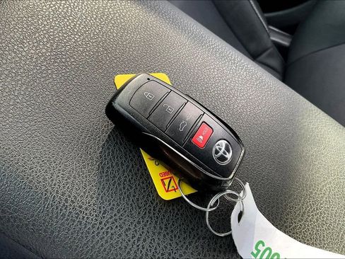 Used 2025 Toyota Camry SE image 10