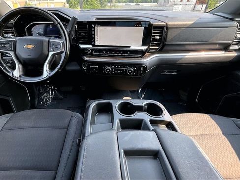 Used 2024 Chevrolet Silverado 2500 LT AWD/4WD image 10