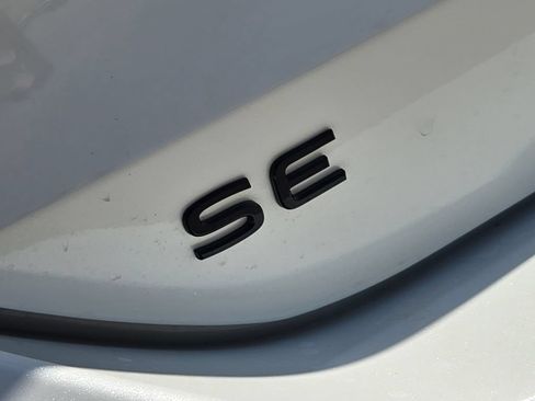 New 2026 Volkswagen Tiguan SE R-Line FWD image 9