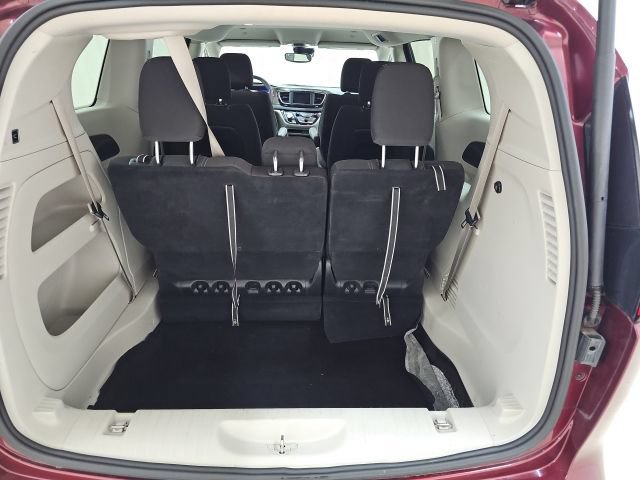 Used 2023 Chrysler Voyager LX FWD image 11