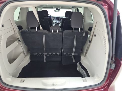 Used 2023 Chrysler Voyager LX FWD image 11