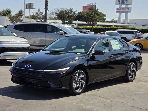 New 2025 Hyundai Elantra Sport image 13