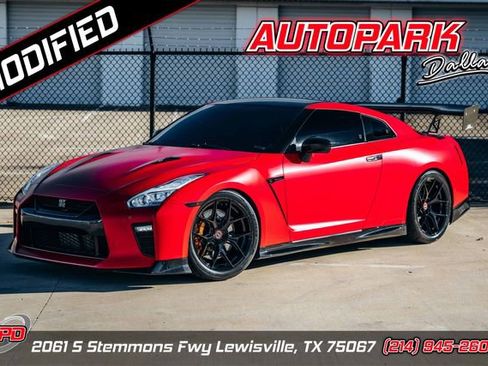 Used 2020 Nissan GT-R Premium w/ Premium Interior Package image 1