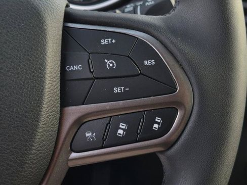 Used 2022 Jeep Cherokee Limited w/ Elite Package AWD/4WD image 13