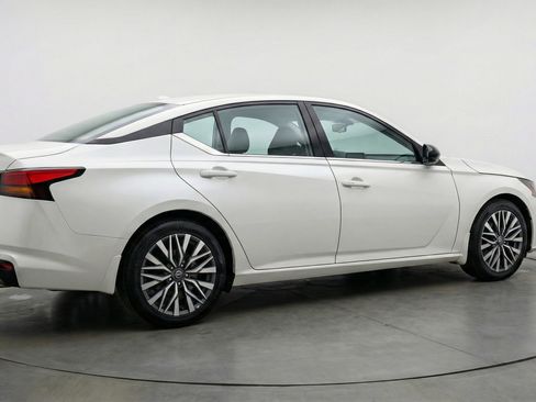 Used 2025 Nissan Altima 2.5 SV image 9