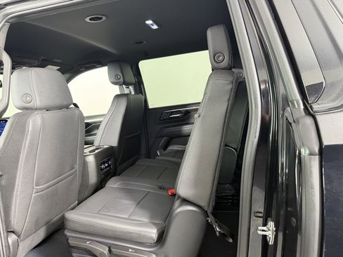 Used 2025 Chevrolet Suburban Z71 image 27