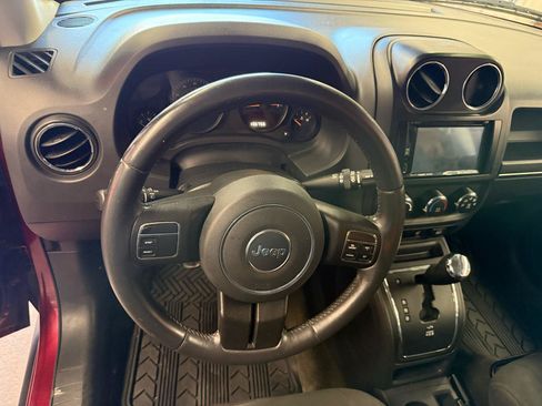 Used 2015 Jeep Patriot Latitude FWD image 15