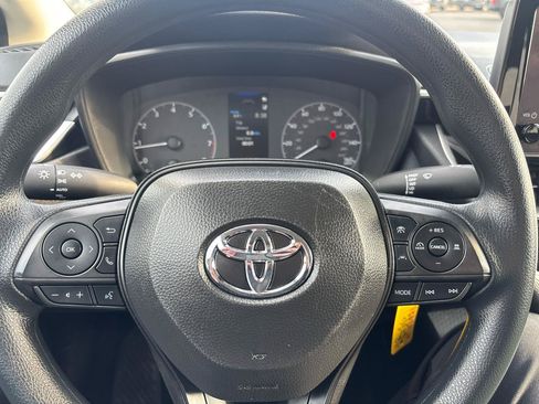 Used 2025 Toyota Corolla LE FWD image 13
