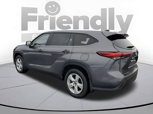 Used 2023 Toyota Highlander LE image 3