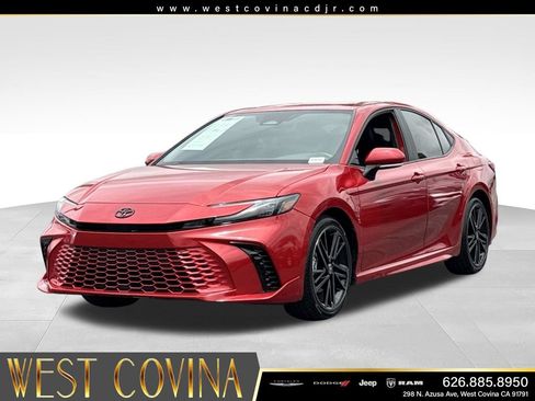 Used 2025 Toyota Camry XSE FWD image 5