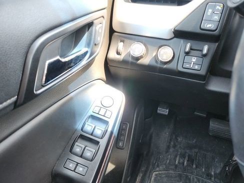 Used 2018 GMC Yukon XL SLT w/ Open Road Package AWD/4WD image 21