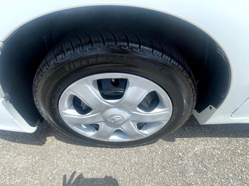 Used 2009 Toyota Matrix S image 16