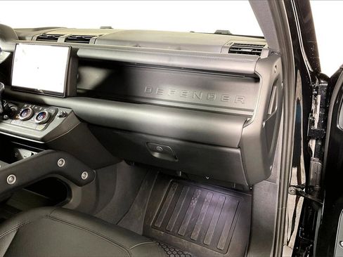 Used 2024 Land Rover Defender 110 V8 image 16