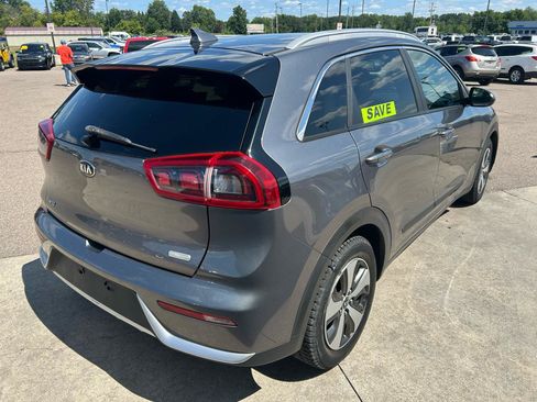 Used 2017 Kia Niro LX FWD image 4