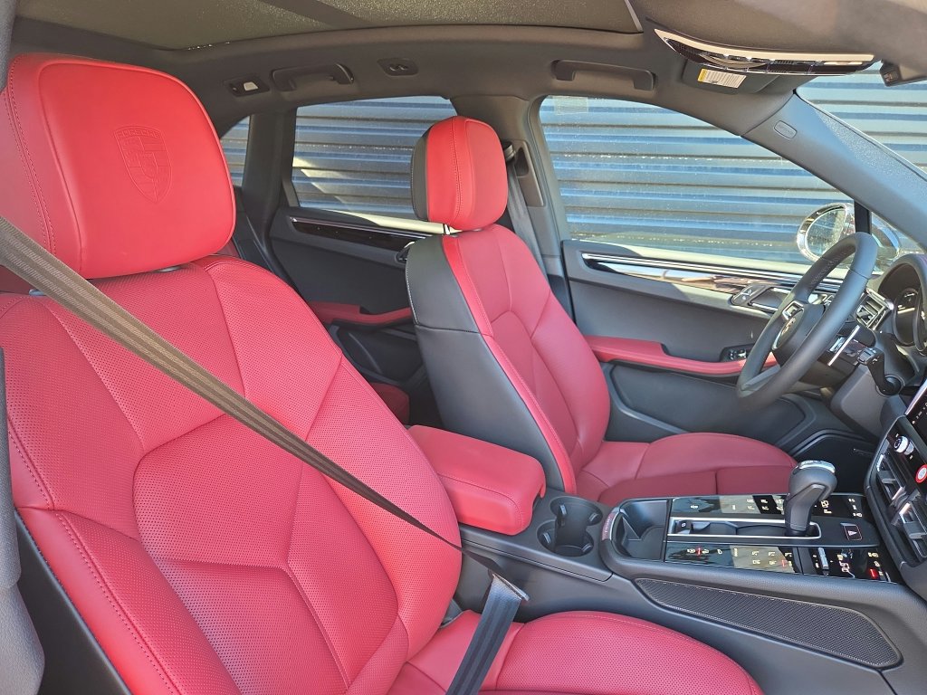 Certified 2026 Porsche Macan AWD/4WD image 19