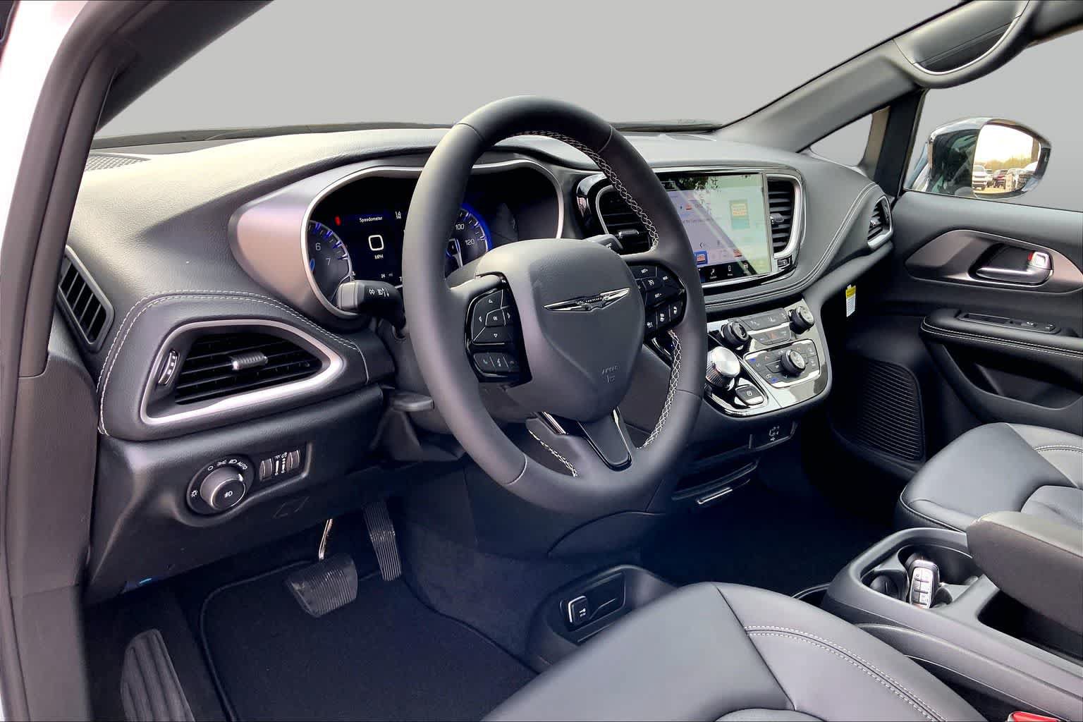 New 2026 Chrysler Pacifica Select w/ S Appearance Package FWD image 8