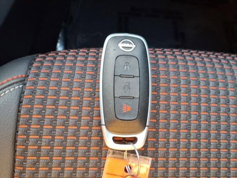 Certified 2025 Nissan Kicks SR image 10