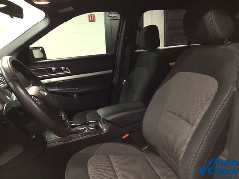 Used 2017 Ford Explorer XLT image 24