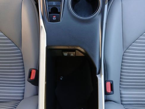 Used 2024 Toyota Camry SE image 28