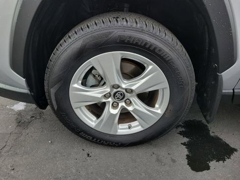 Used 2019 Toyota RAV4 XLE w/ Carpet Mat Package FWD image 31