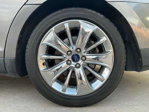 Used 2011 Ford Taurus Limited image 25