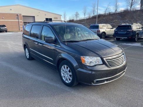 Used 2016 Chrysler Town & Country Touring w/ Driver Convenience Group image 5