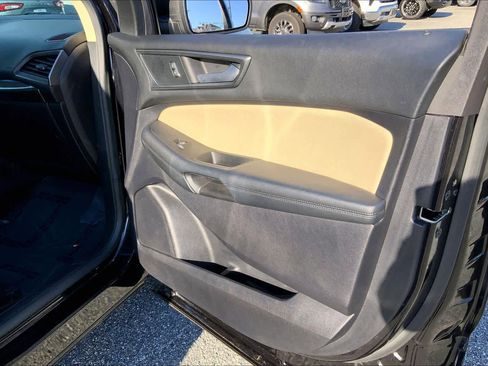 Used 2019 Ford Edge SE FWD image 22