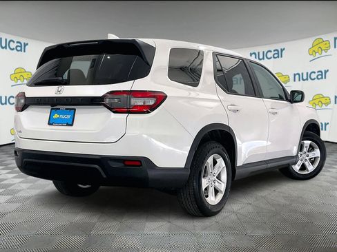 Used 2023 Honda Pilot LX image 6