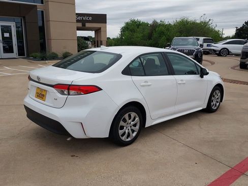 Used 2023 Toyota Corolla LE image 3