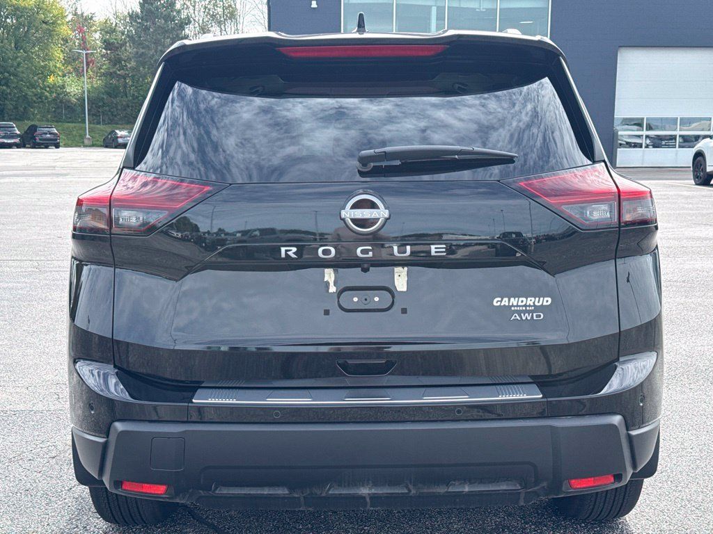 Certified 2026 Nissan Rogue SV w/ SV Premium Package AWD/4WD image 4