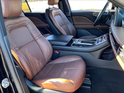 Certified 2024 Lincoln Aviator Reserve w/ Equipment Group 201A image 7