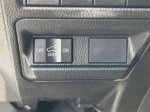 Certified 2025 Toyota Tacoma SR5 image 19