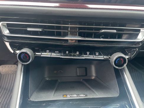 Used 2024 Chevrolet Traverse RS image 17