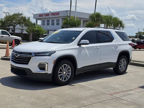 Used 2022 Chevrolet Traverse LT FWD image 2