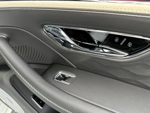 New 2025 Bentley Flying Spur Plug-In Hybrid image 17