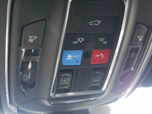 New 2025 Jeep Grand Cherokee Altitude image 30