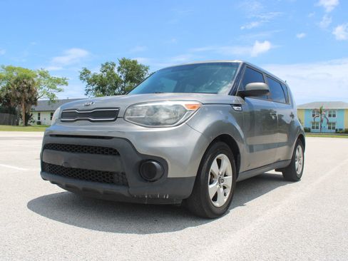 Used 2017 Kia Soul FWD image 3