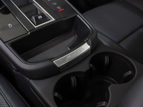Certified 2025 Porsche Macan image 34