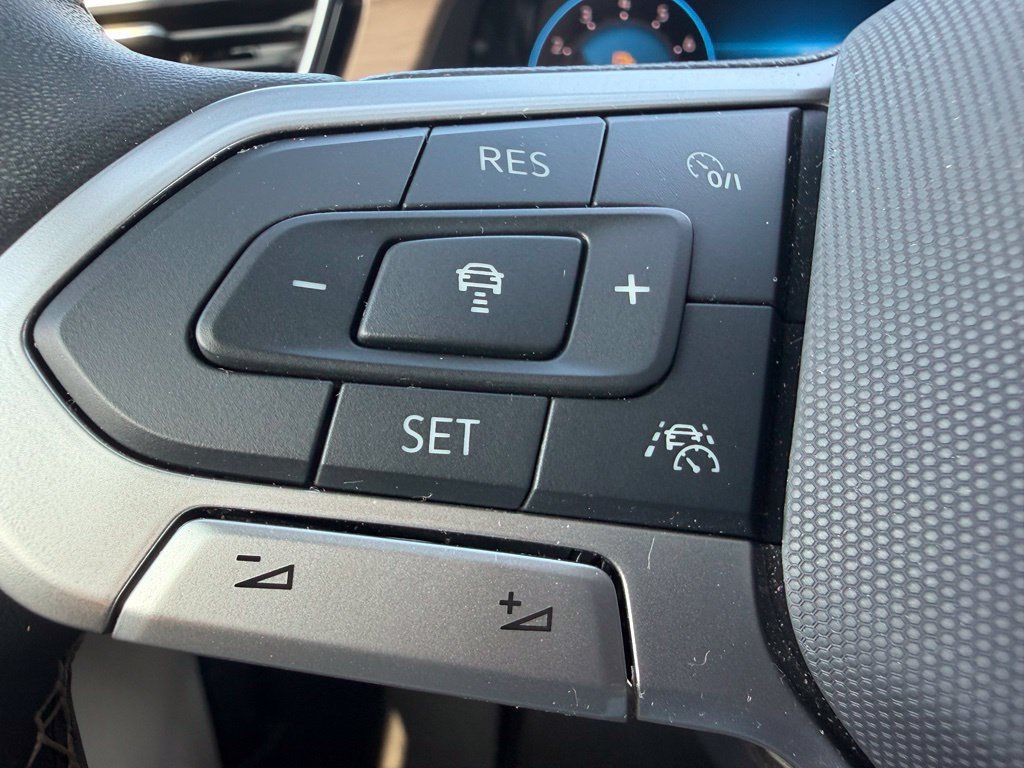 Used 2024 Volkswagen Atlas SE FWD image 18