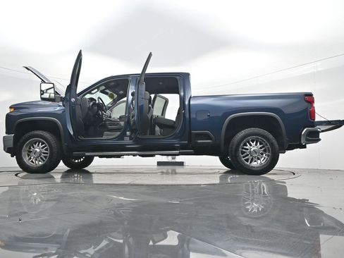 Used 2020 Chevrolet Silverado 2500 LTZ w/ LTZ Plus Package image 46