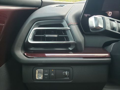 Used 2024 Chevrolet Traverse RS w/ LPO, Floor Liner Package FWD image 17