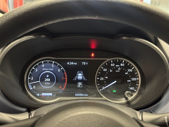 Used 2025 Nissan Versa SV FWD image 21