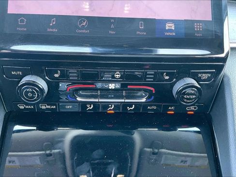 Used 2023 Jeep Grand Cherokee 4WD 4xe image 15