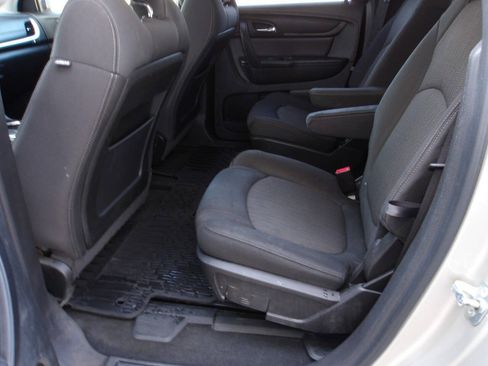 Used 2016 Chevrolet Traverse LT w/ Style and Technology Package FWD image 23