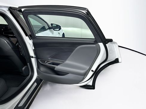 Used 2024 Lucid Air Pure RWD image 32