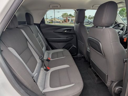 Used 2023 Chevrolet TrailBlazer LS FWD image 10