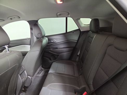 Used 2024 Chevrolet Trax LT w/ LT Convenience Package FWD image 16