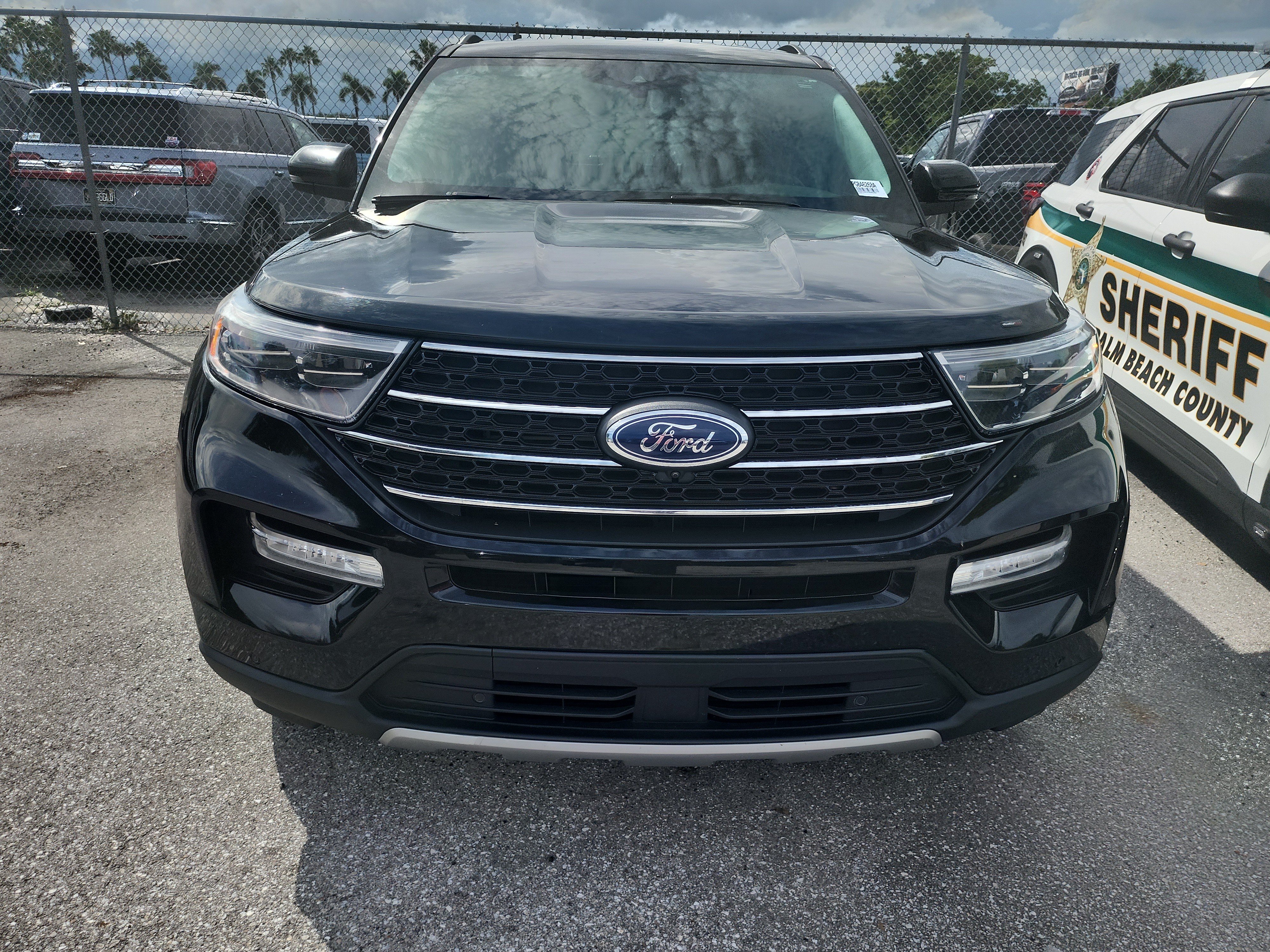 Used 2023 Ford Explorer XLT w/ Equipment Group 202A RWD image 2